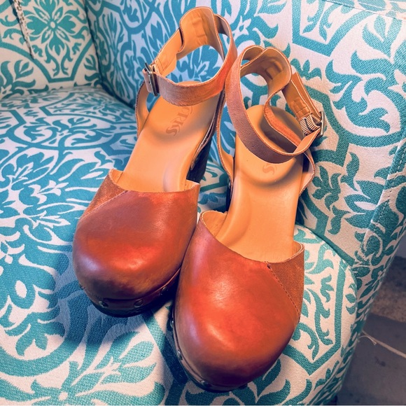 Kork-Ease Shoes - KORKS | Suede and Leather Uppers | Sz 7M | Clog Heels | VGUC | Studded Detail |